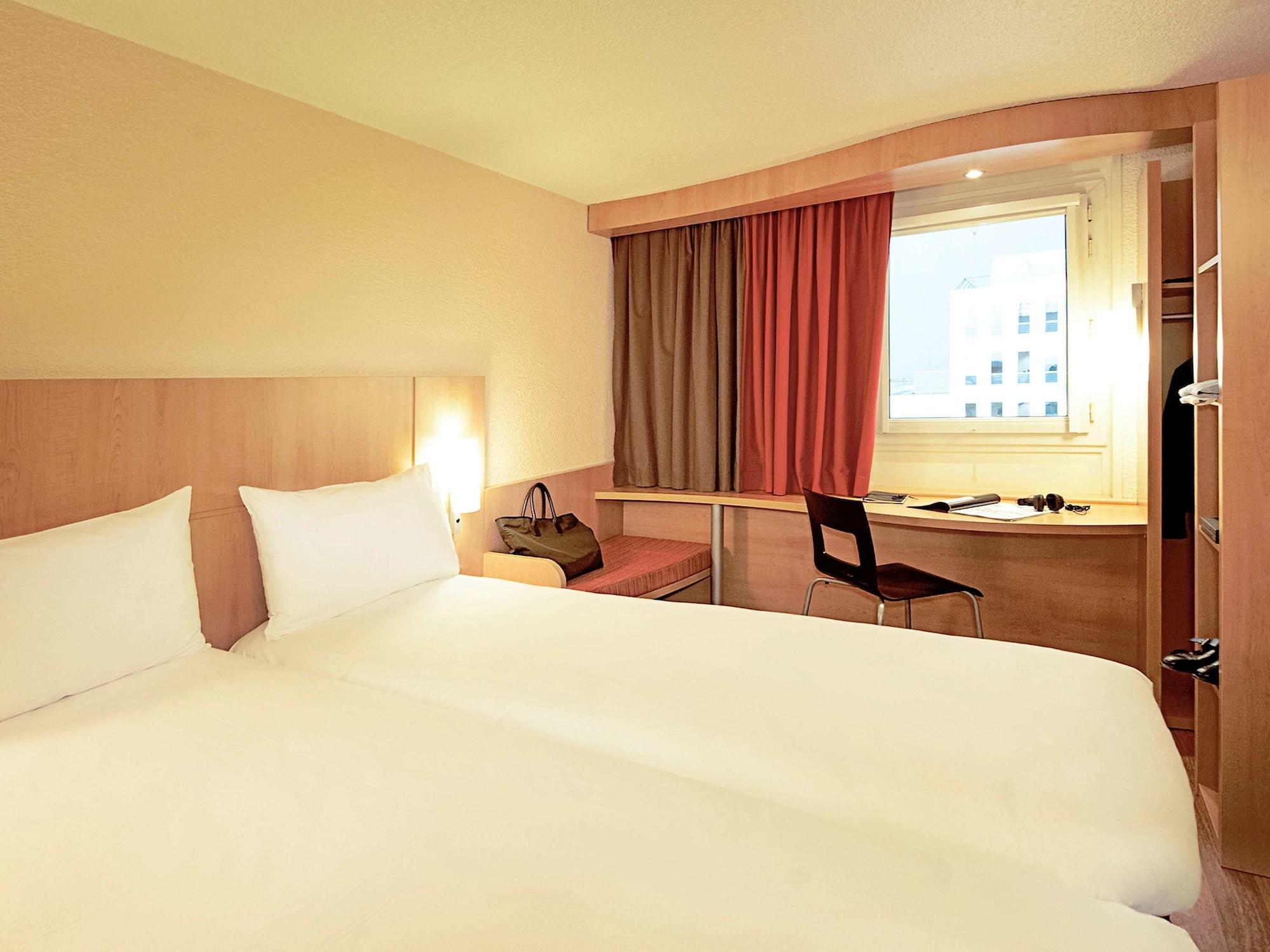 Ibis Lille Lomme Centre Hotel Exterior photo
