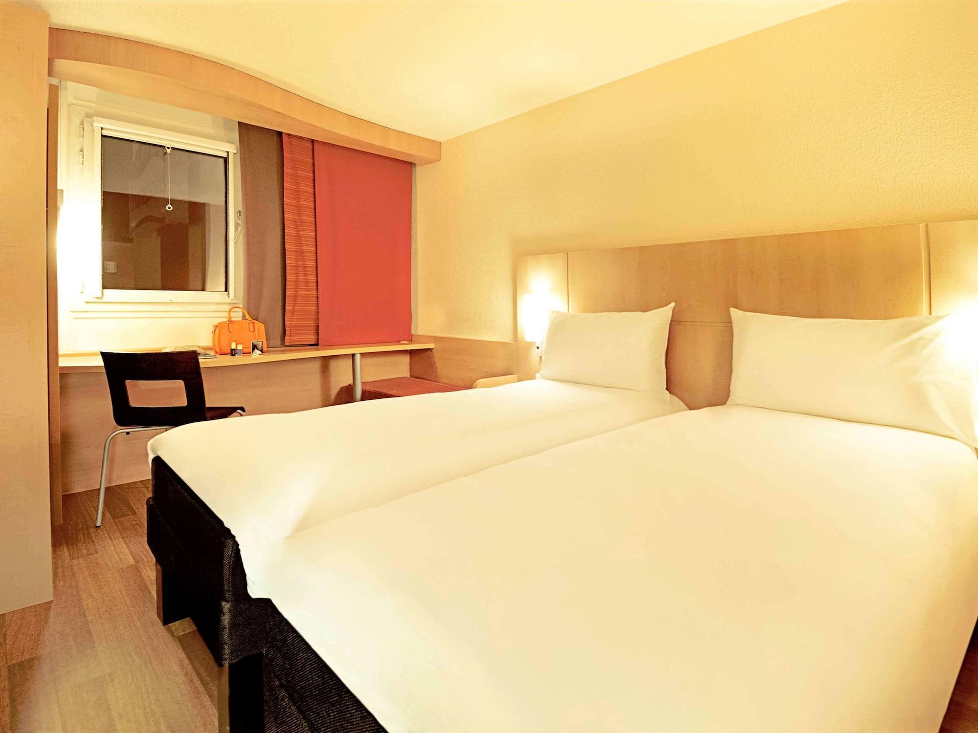 Ibis Lille Lomme Centre Hotel Exterior photo